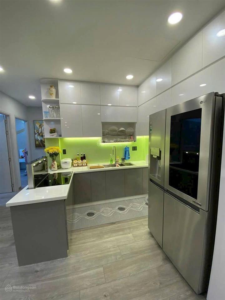 Cần cho thuê gấp căn hộ saigon pearl. dt 90m2, 2pn, 2wc. giá 18tr/th.  0365 695 ***