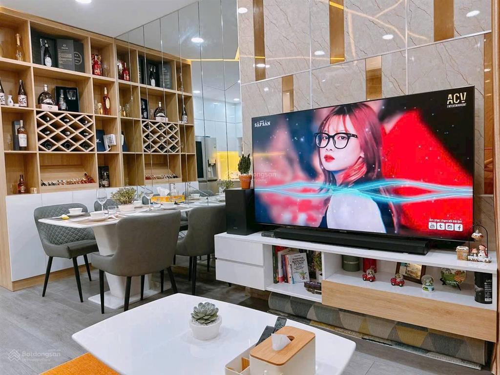 Cần cho thuê gấp căn hộ saigon pearl. dt 90m2, 2pn, 2wc. giá 18tr/th.  0365 695 ***