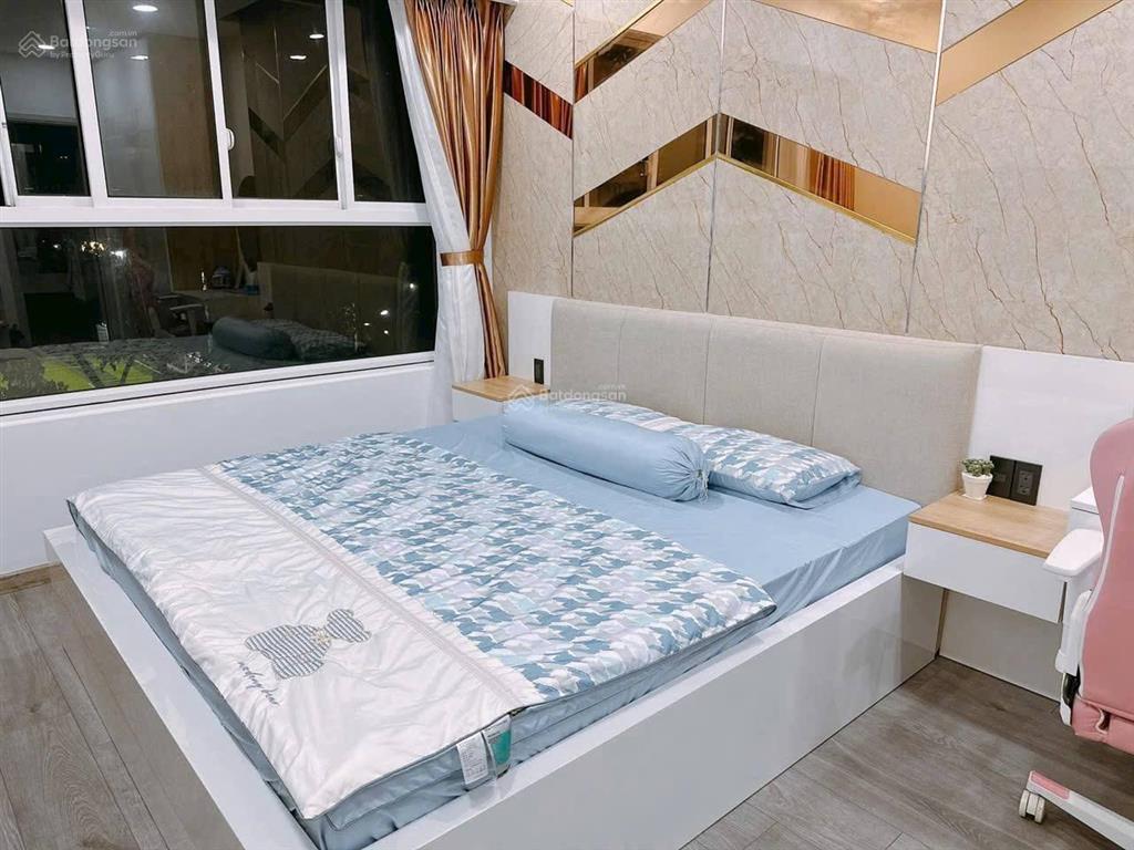 Cần cho thuê gấp căn hộ saigon pearl. dt 90m2, 2pn, 2wc. giá 18tr/th.  0365 695 ***