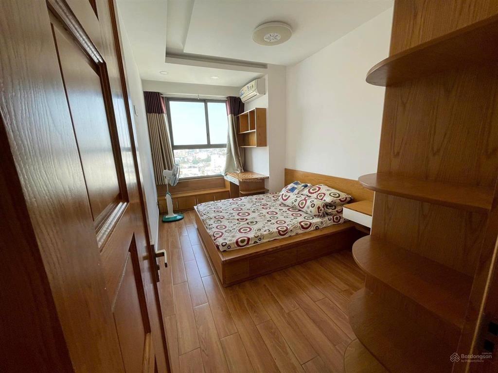 Cần cho thuê gấp căn hộ kingston residence. dt 80m2, 2pn, 2wc. giá 20tr/th.  0365 695 ***