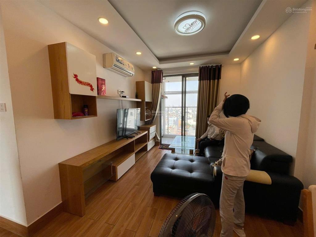 Cần cho thuê gấp căn hộ kingston residence. dt 80m2, 2pn, 2wc. giá 20tr/th.  0365 695 ***