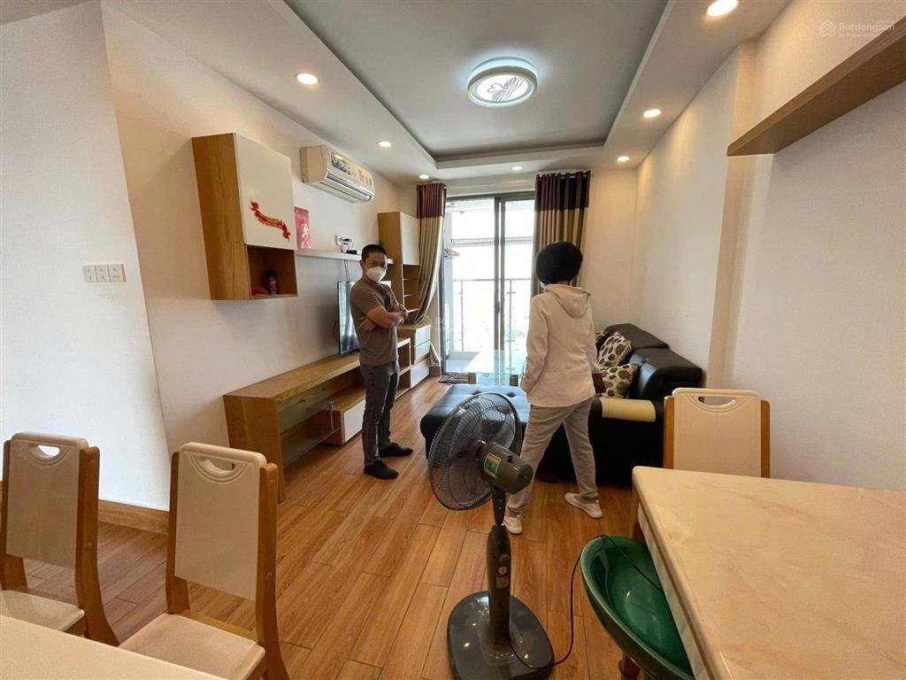 Cần cho thuê gấp căn hộ kingston residence. dt 80m2, 2pn, 2wc. giá 20tr/th.  0365 695 ***