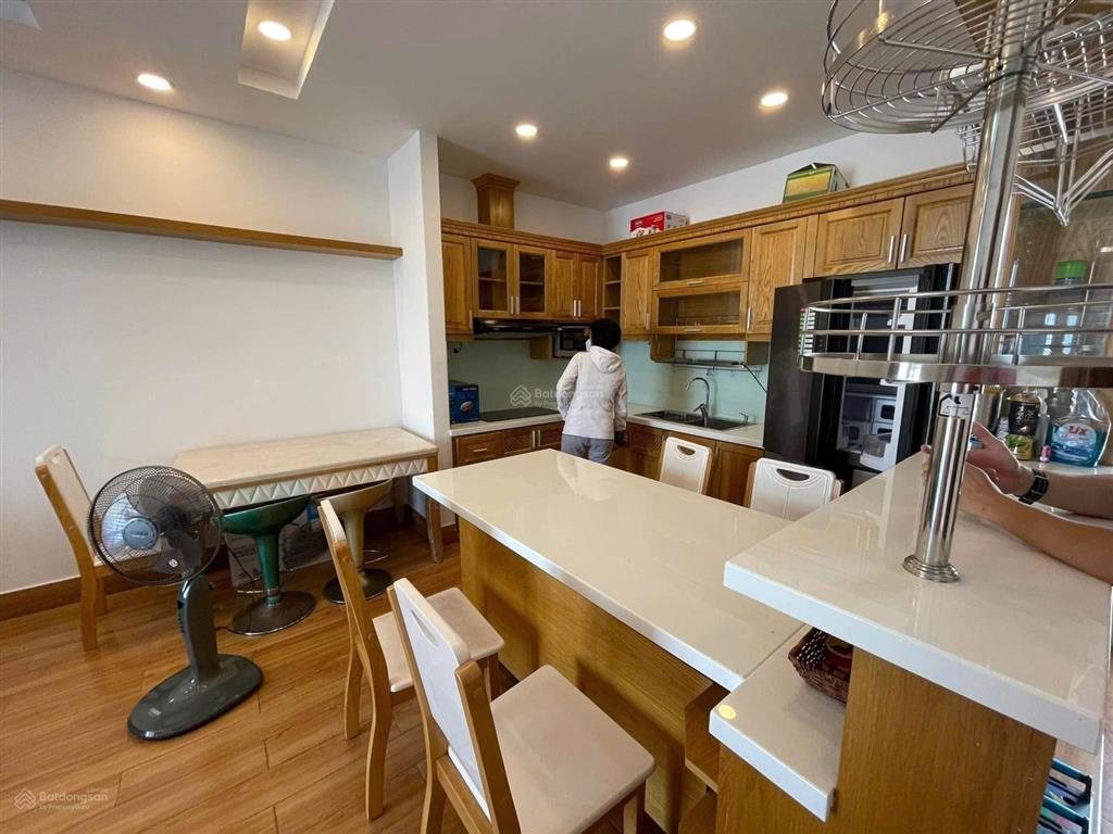 Cần cho thuê gấp căn hộ kingston residence. dt 80m2, 2pn, 2wc. giá 20tr/th.  0365 695 ***