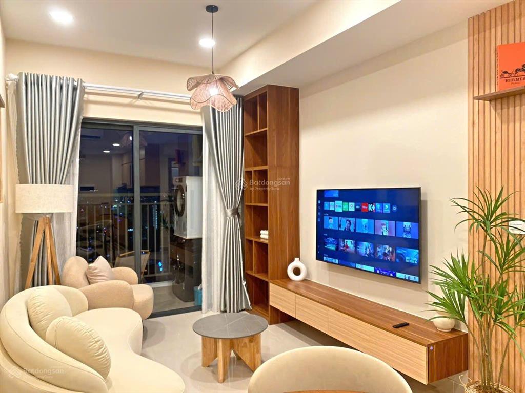 Cho thuê căn hộ the marq, 2pn, 2wc, 70m2, 43 triệu vnd, đẹp, nhiều tiện ích.  0365 695 ***