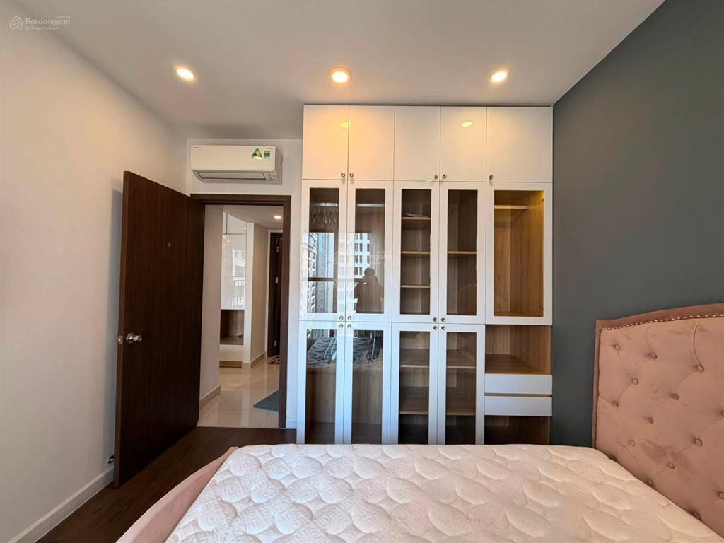 Cần cho thuê gấp căn hộ saigon royal. dt 81m2, 2pn, 2wc. giá 25tr/th.  0365 695 ***