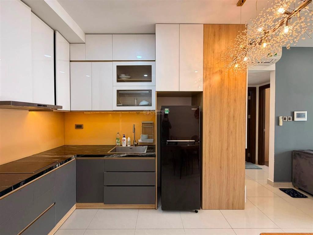 Cần cho thuê gấp căn hộ saigon royal. dt 81m2, 2pn, 2wc. giá 25tr/th.  0365 695 ***