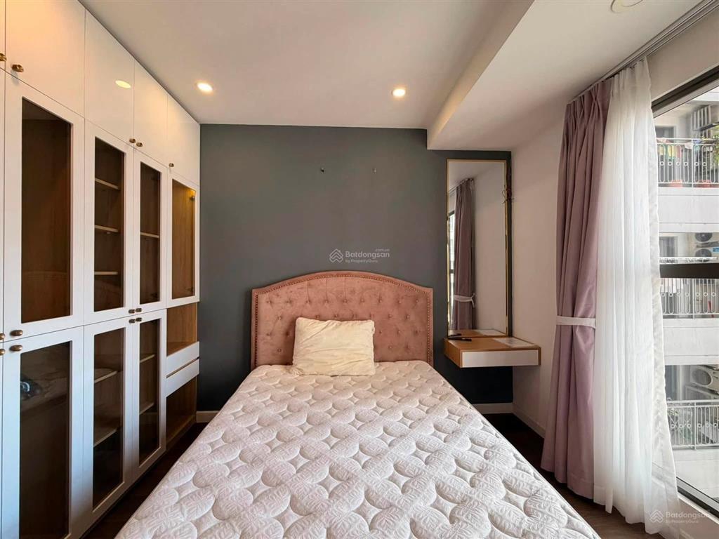 Cần cho thuê gấp căn hộ saigon royal. dt 81m2, 2pn, 2wc. giá 25tr/th.  0365 695 ***