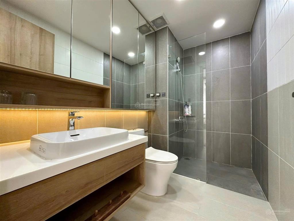 Cần cho thuê gấp căn hộ the flemington. dt 90m2, 2pn, 2wc. giá 20tr/th.  0365 695 ***