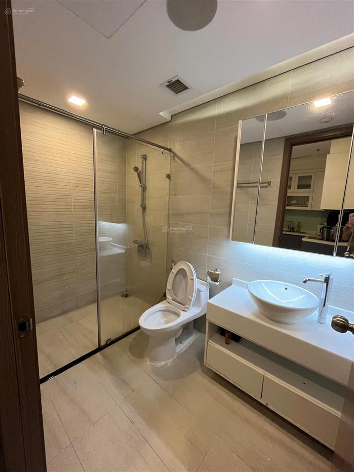 Cho thuê căn hộ vinhomes central park. dt 37m2, officetel, 1wc. giá 17tr/th.  0365 695 ***