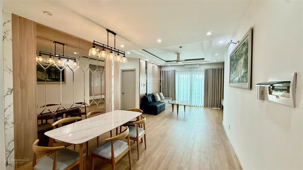 Bán cc cao ốc phú nhuận, 8,8 tỷ vnd, 115m2, đẹp, nhiều tiện ích.  0365 695 ***
