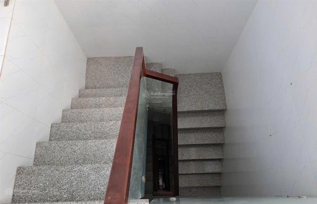 Nhà thuê giá rẻ hẻm xe hơi lạc long quân, p3, q11