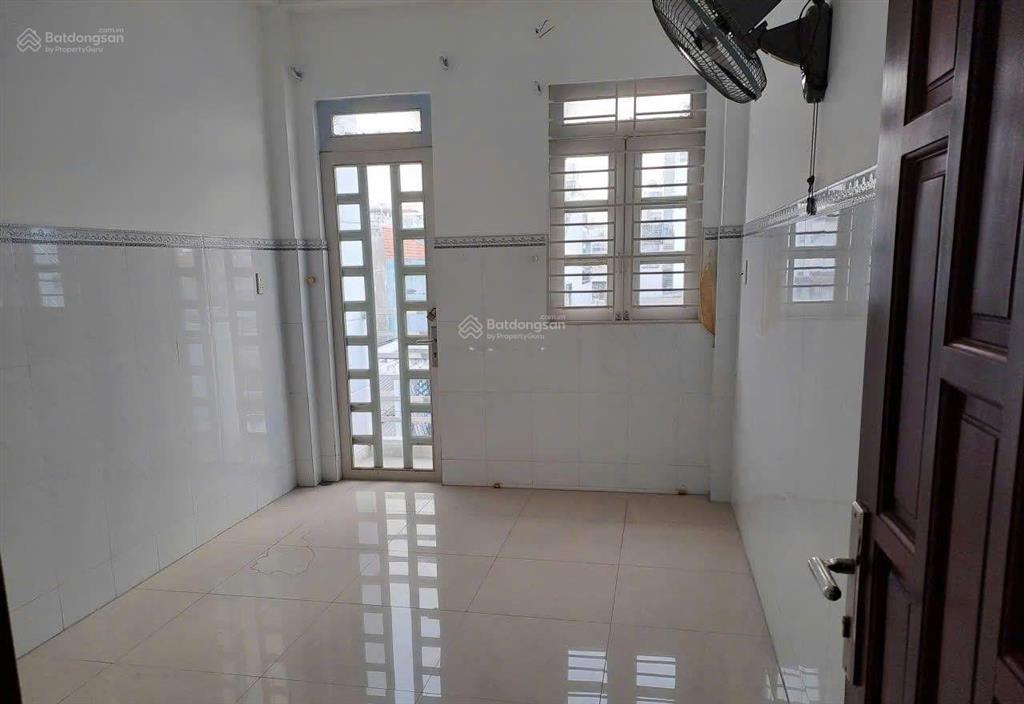 Nhà thuê giá rẻ hẻm xe hơi lạc long quân, p3, q11