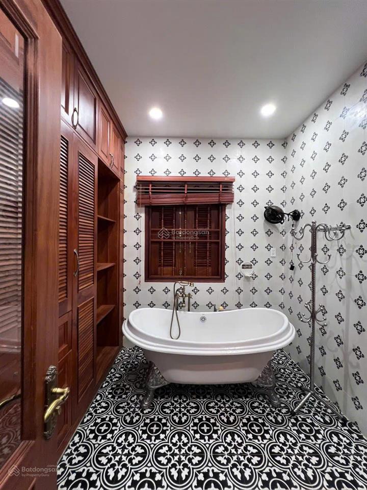Cho thuê nhà đẹp xuất sắc 10pn, 10wc, 5 tầng tại 18b, nguyễn thị minh khai, q1, hcm, 79 triệu
