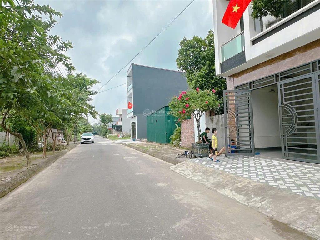 Đất dân chính chủ bán gấp đất hòa lạc 100m²  full thổ cư, vuông đẹp, nhiều tiện ích  chỉ 2.5 tỷ