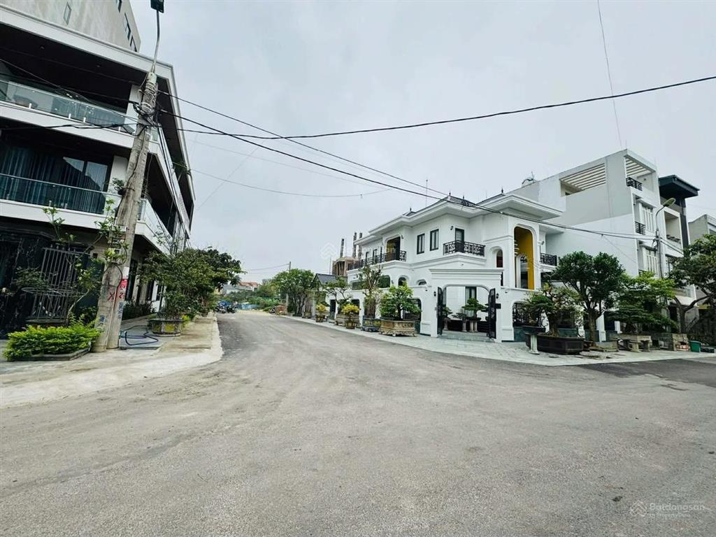 Bán đất hòa lạc 110m² full thổ cư vuông đẹp, gần trường, dân cư đông full tiện ích  giá 2 tỷ