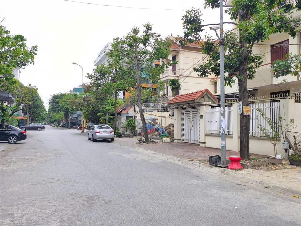 Bán đất hòa lạc 110m² full thổ cư vuông đẹp, gần trường, dân cư đông full tiện ích  giá 2 tỷ