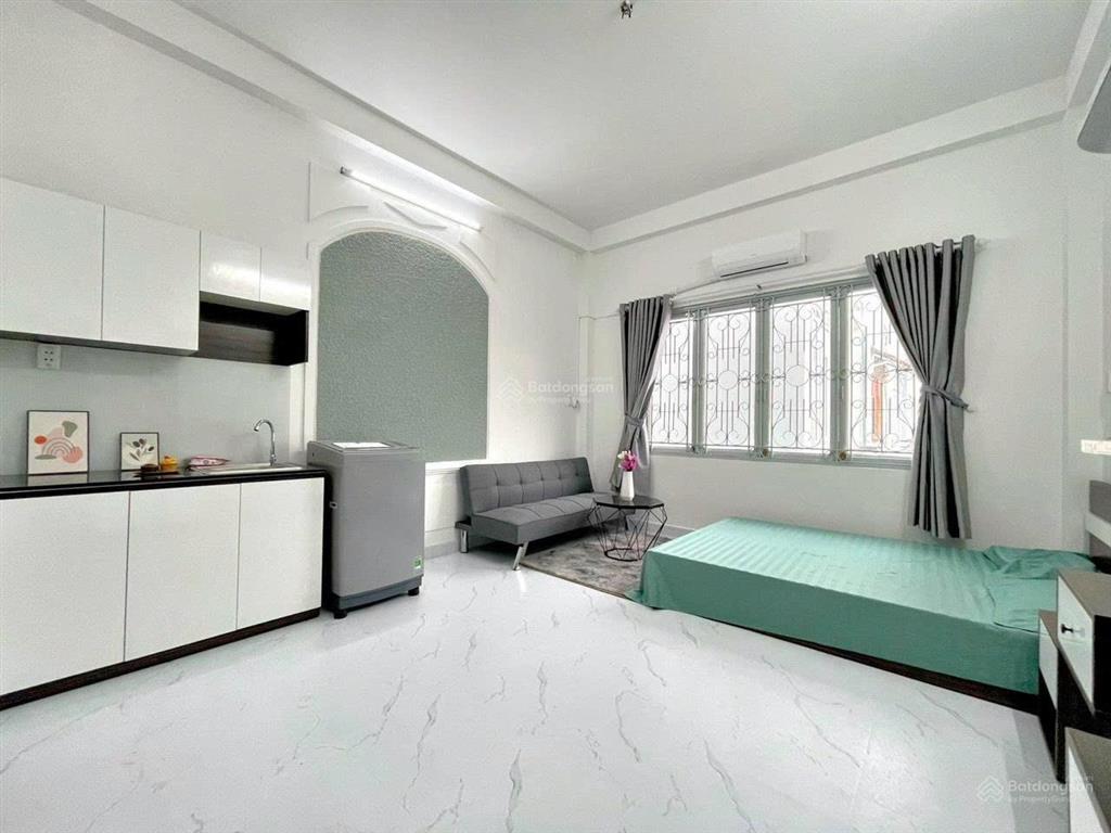 Studio cửa sổ trời, sẵn nội thất, máy giặc riêng, có thể ở ngay