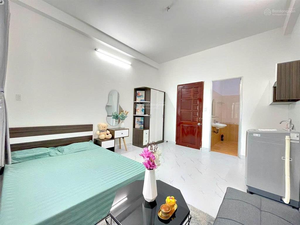 Studio cửa sổ trời, sẵn nội thất, máy giặc riêng, có thể ở ngay