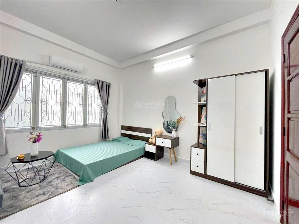 Studio cửa sổ trời, sẵn nội thất, máy giặc riêng, có thể ở ngay