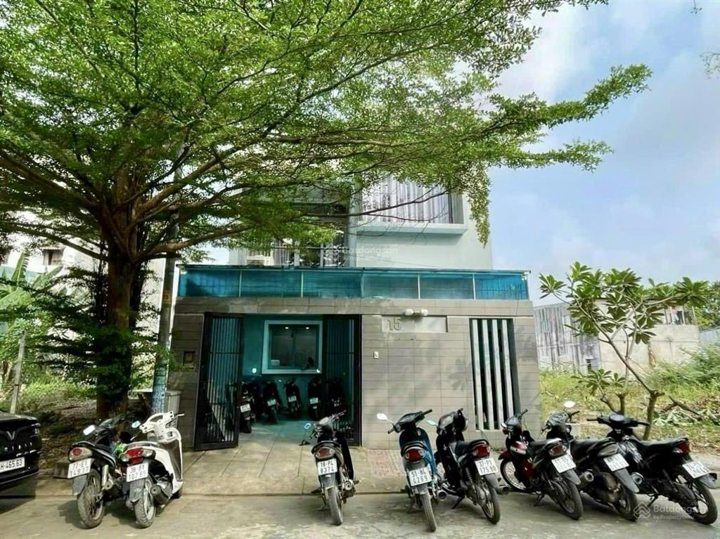 Cho thuê nhà nguyên căn 4pn, nhà mới đẹp hiện đại, dt 300m2, kdc phước thiện gần vinhome grand park