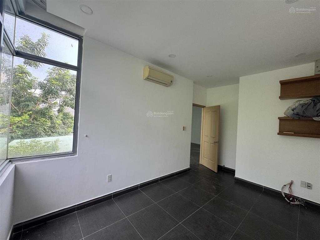 Cho thuê nhà nguyên căn 4pn, nhà mới đẹp hiện đại, dt 300m2, kdc phước thiện gần vinhome grand park