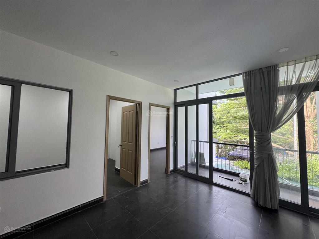 Cho thuê nhà nguyên căn 4pn, nhà mới đẹp hiện đại, dt 300m2, kdc phước thiện gần vinhome grand park