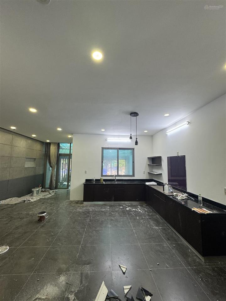 Cho thuê nhà nguyên căn 4pn, nhà mới đẹp hiện đại, dt 300m2, kdc phước thiện gần vinhome grand park