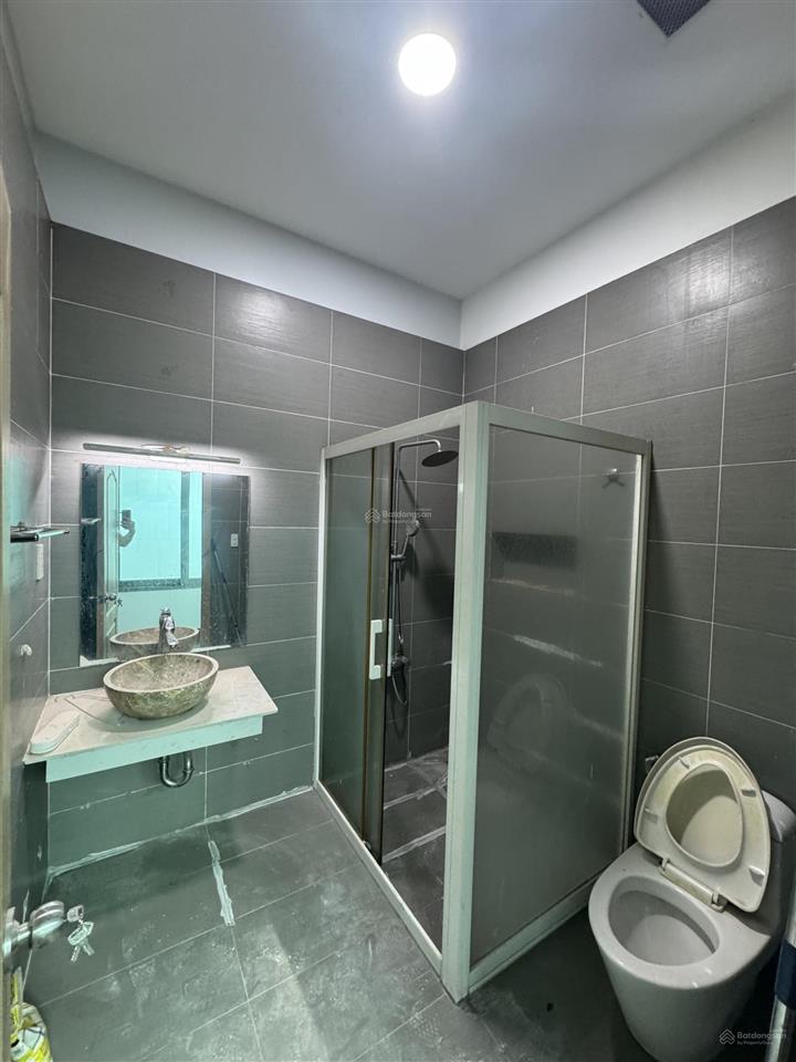 Cho thuê nhà nguyên căn 4pn, nhà mới đẹp hiện đại, dt 300m2, kdc phước thiện gần vinhome grand park