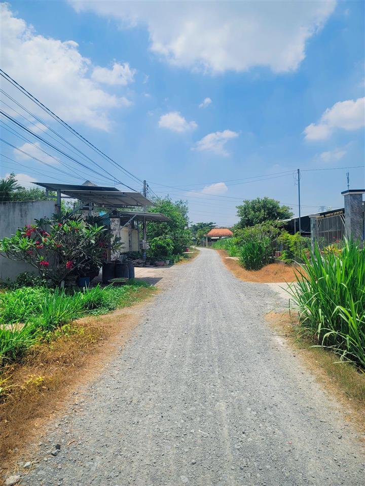 Đất an tịnh 290m2 full thổ cư, cách kcn trảng bàng 5p đi xe máy, giá 650tr bao giấy tờ.