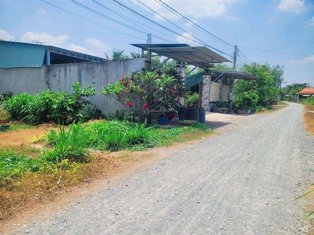 Đất an tịnh 290m2 full thổ cư, cách kcn trảng bàng 5p đi xe máy, giá 650tr bao giấy tờ.