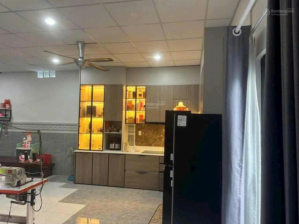 Bán nhà mặt tiền chợ bình chánh 115m2 shr