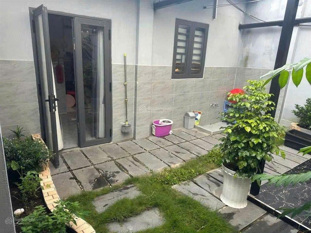 Bán nhà mặt tiền chợ bình chánh 115m2 shr