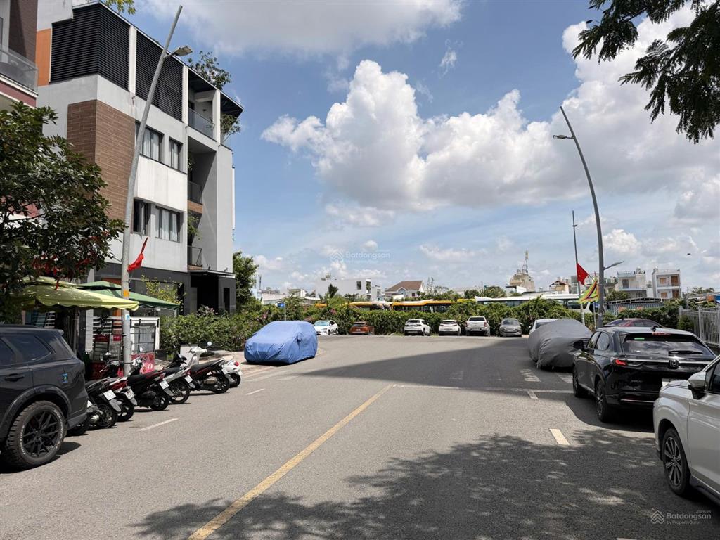 Cho thuê nhà mặt tiền đường d4 kdc jamona city (85m2)  phù hợp ở & làm vp công ty  4 phòng ngủ