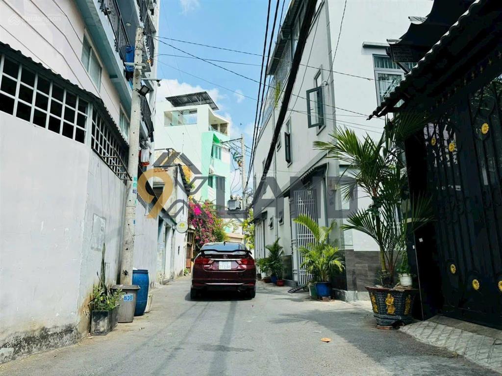 Dãy trọ 2 tầng 12 phòng  ngay đh ngân hàng  hxh thông  thu nhập 30 triệu/tháng