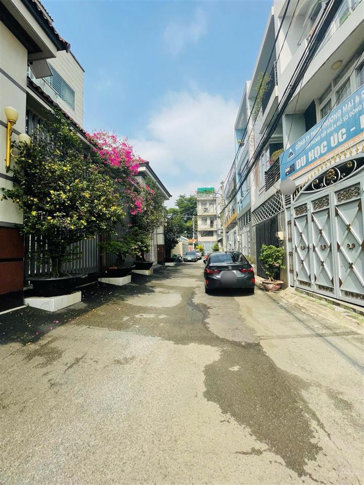 Nhà hẻm xe hơi  đường lê văn chí  khu dân trí cao  thích hợp ở/xây chdv