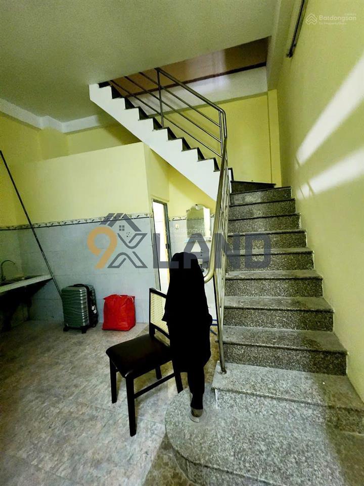 Chỉ 75tr/m2 nhà 2 tầng  hxh  gần chợ  chỉ 100m ra kha vạn cân  ngang ~ 8.5m  gần đh cảnh sát