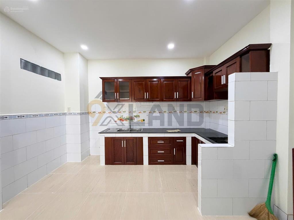 Siêu phẩm  nhà mặt tiền 3 tầng kd tốt  gần vincom thủ đức  chỉ 6.3 tỷ sát đường võ văn ngân