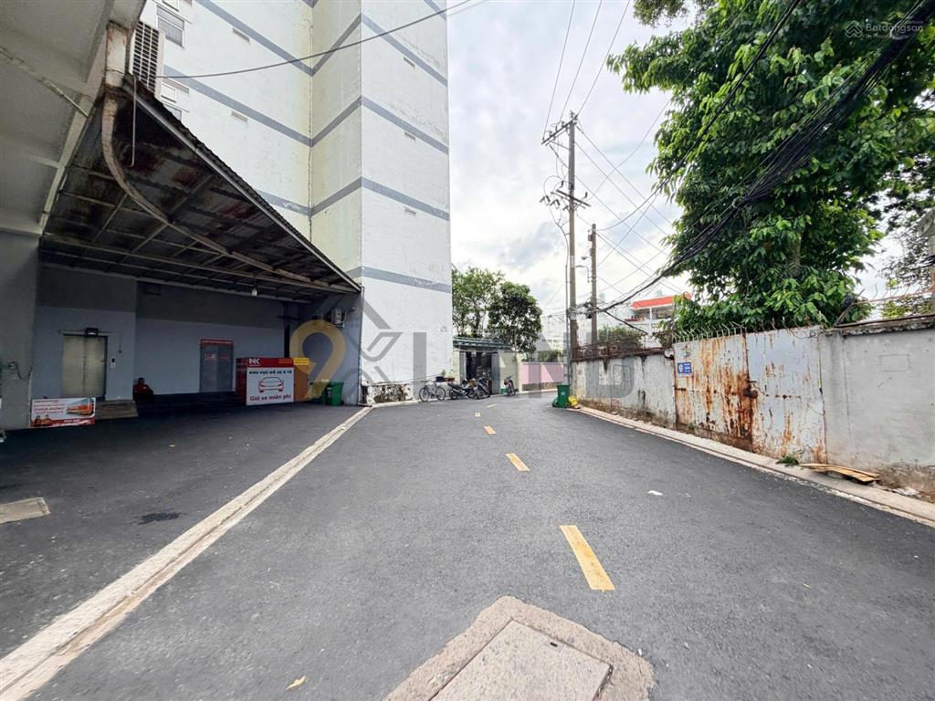 Bán đất tặng nhà c4 hxh đường võ văn ngân  ngay vincom thủ đức ga metro  xd cao tầng  ngang 6.1m
