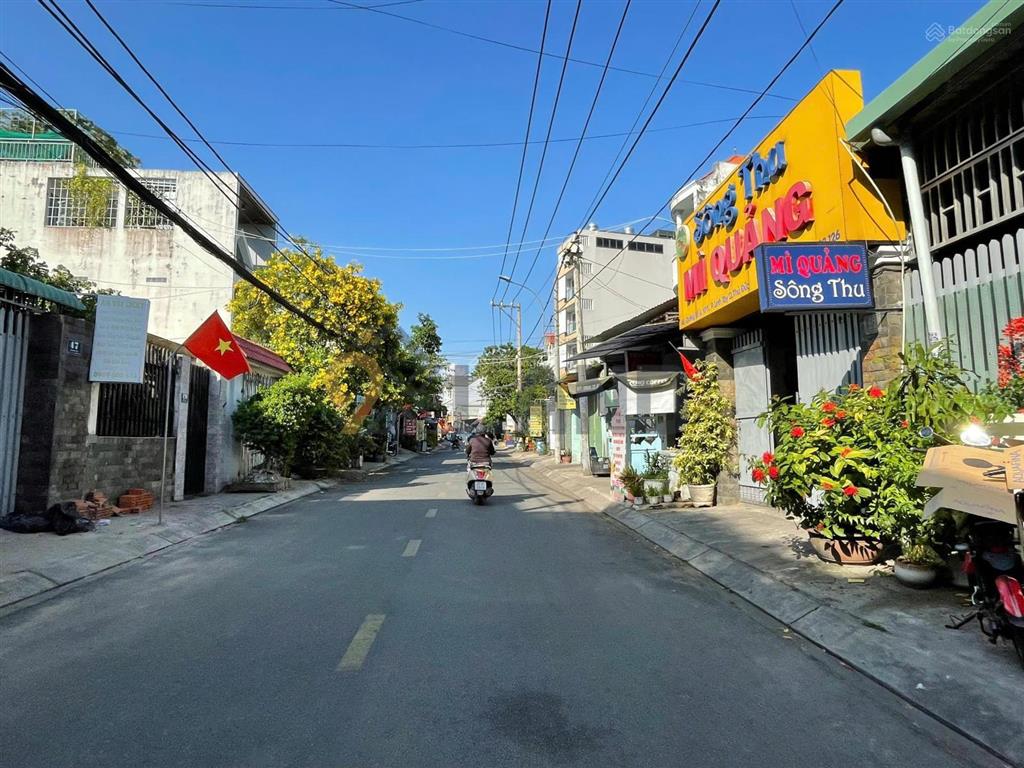 Nhà mặt tiền đường số 6  khu vực tiện kinh doanh buôn bán  đường nhựa 8m  ngang 6.5m
