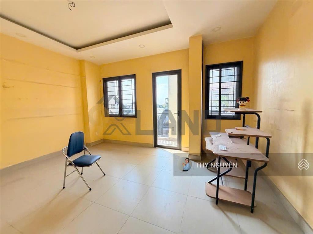 Nhà mới 4 tầng  xây kiên cố ngay phạm văn đồng  p linh tây tk ôtô vào nhà được  100.2m2 ngang 9m