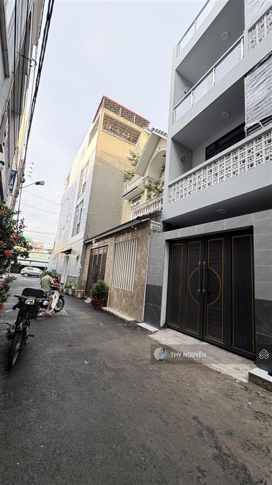 Nhà mới 4 tầng  xây kiên cố ngay phạm văn đồng  p linh tây tk ôtô vào nhà được  100.2m2 ngang 9m