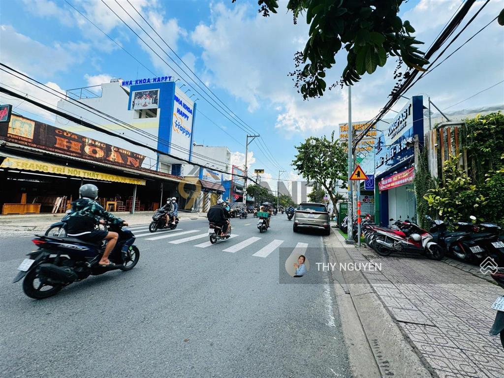 Bán gấp dãy trọ  hẻm xe hơi  kdc an ninh  sát phạm văn đồng  gần vành đai 2 dt 10 tr/tháng