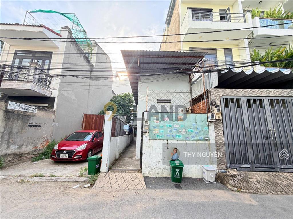 Bán gấp dãy trọ  hẻm xe hơi  kdc an ninh  sát phạm văn đồng  gần vành đai 2 dt 10 tr/tháng