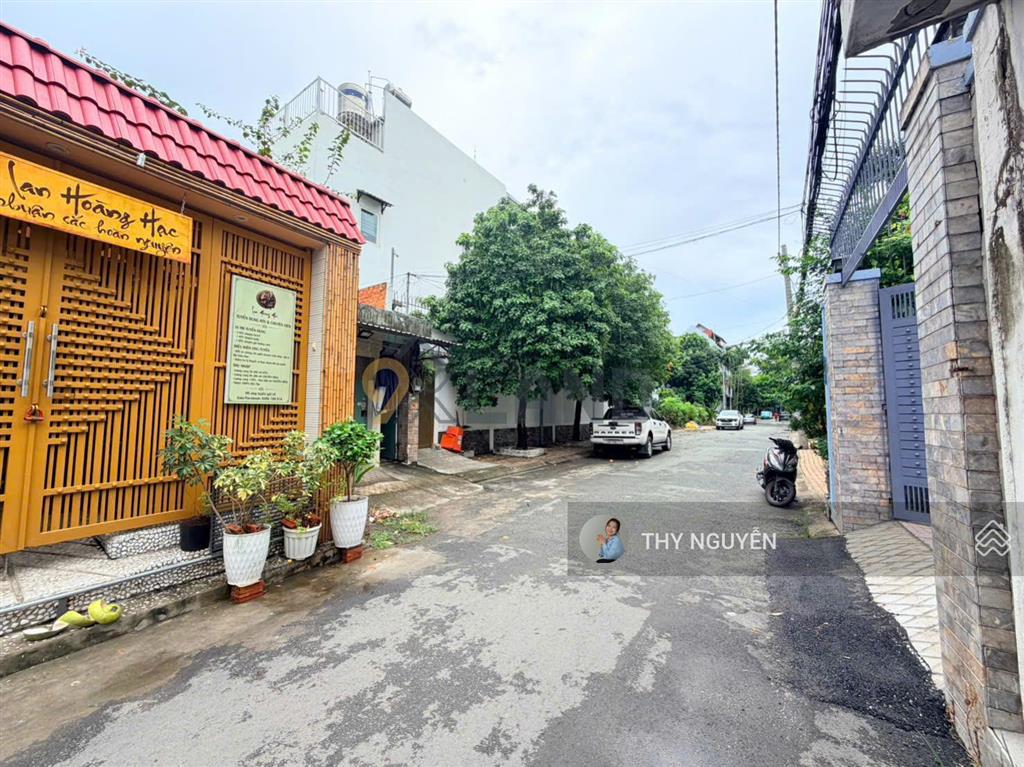 Nhà 2 tầng  sát hoàng diệu 2  đường số  hẻm xe hơi  gần đh ngân hàng & spkt ngang 6.4m nở hậu