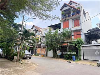 Nhà 2 tầng  sát hoàng diệu 2  đường số  hẻm xe hơi  gần đh ngân hàng & spkt ngang 6.4m nở hậu