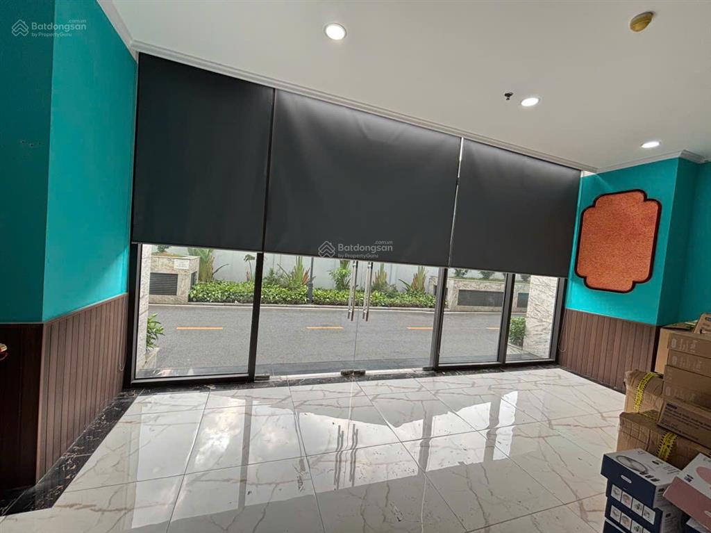 Cho thuê shophouse tầng 1 chung cư phương đông, green park 70m2, 17 triệu/tháng