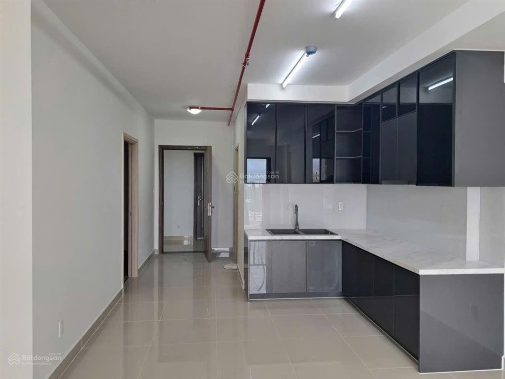 Cho thuê căn hộ 3pn2wc  8tr, sẵn 01 số nội thất.