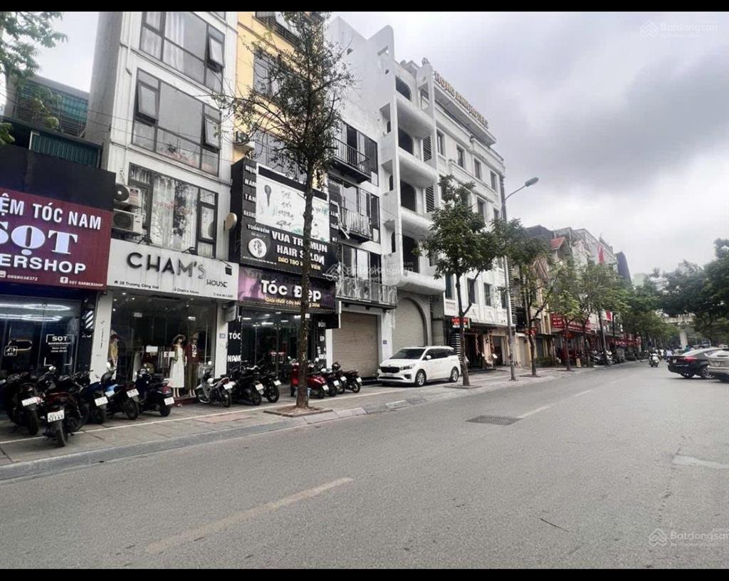Tôi nhượng lại căn nhà mặt phố trương công giai. vị trí kinh doanh đẹp
