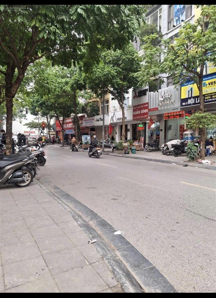 Tôi nhượng lại căn nhà mặt phố trương công giai. vị trí kinh doanh đẹp