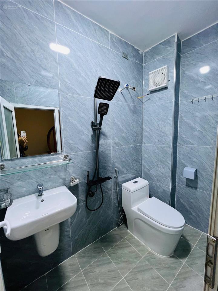 Hiếm  5 tỷ45 (có bớt)  nhà riêng 32m2 nhà 5 tầng vĩnh hưng  hoàng mai ô tô gần, bãi xe cách 10m